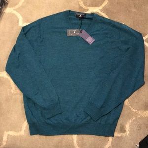 Men’s blue Biella Yarn v-neck sweater